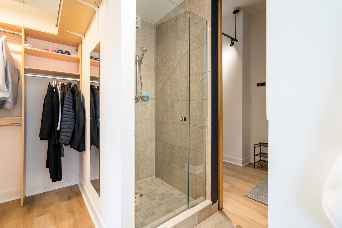 048_Master Ensuite