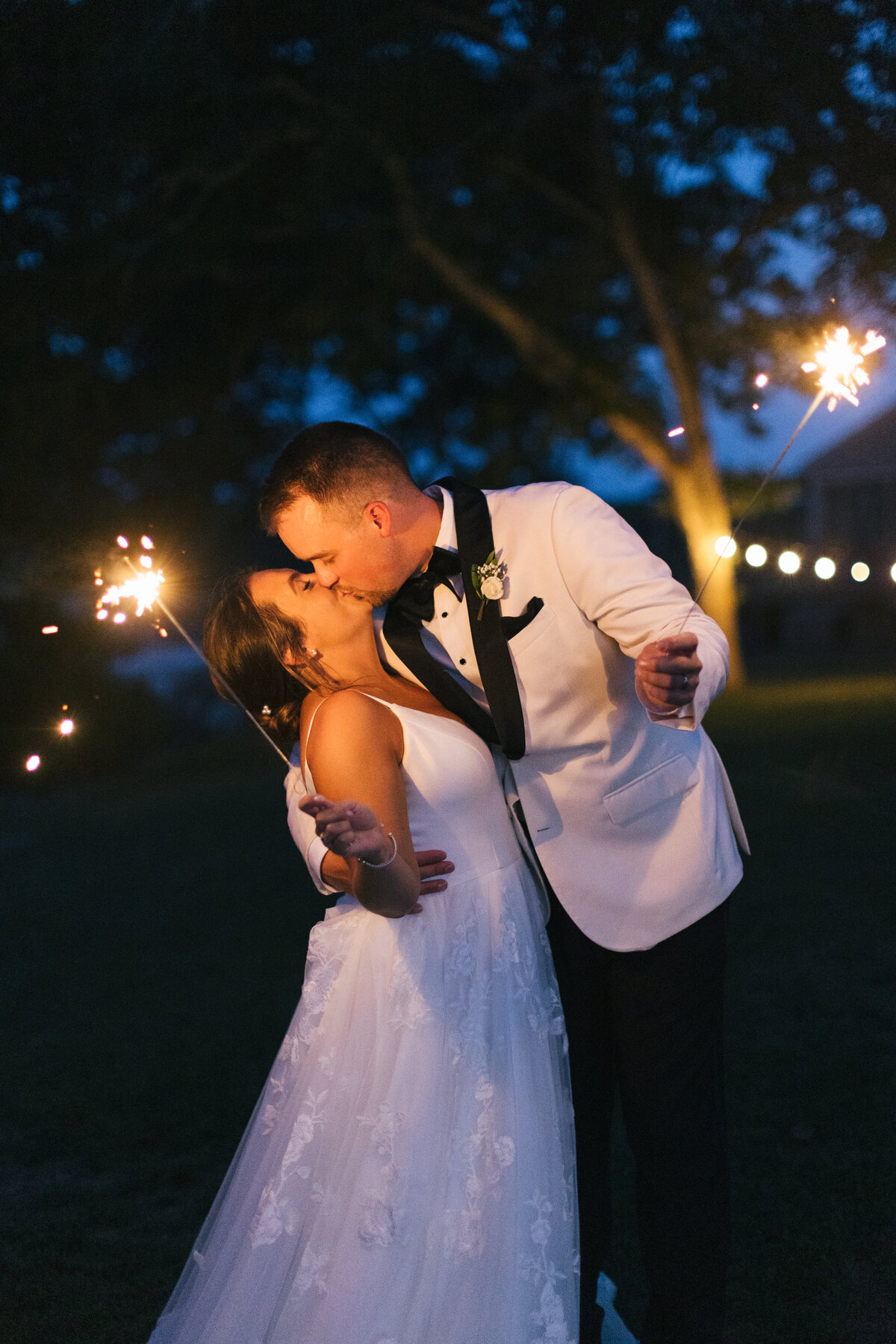 bride-and-groom-kissing-with-sparklers