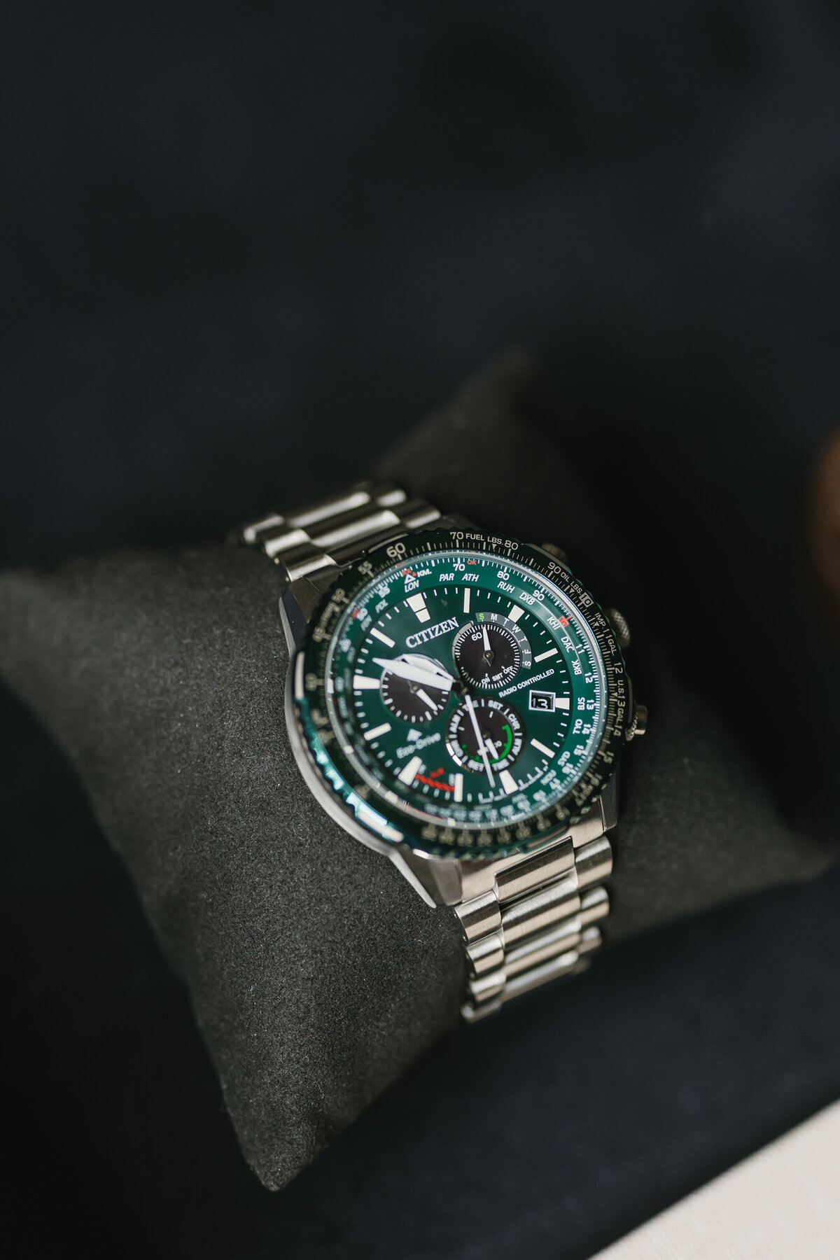 Groom watch detail