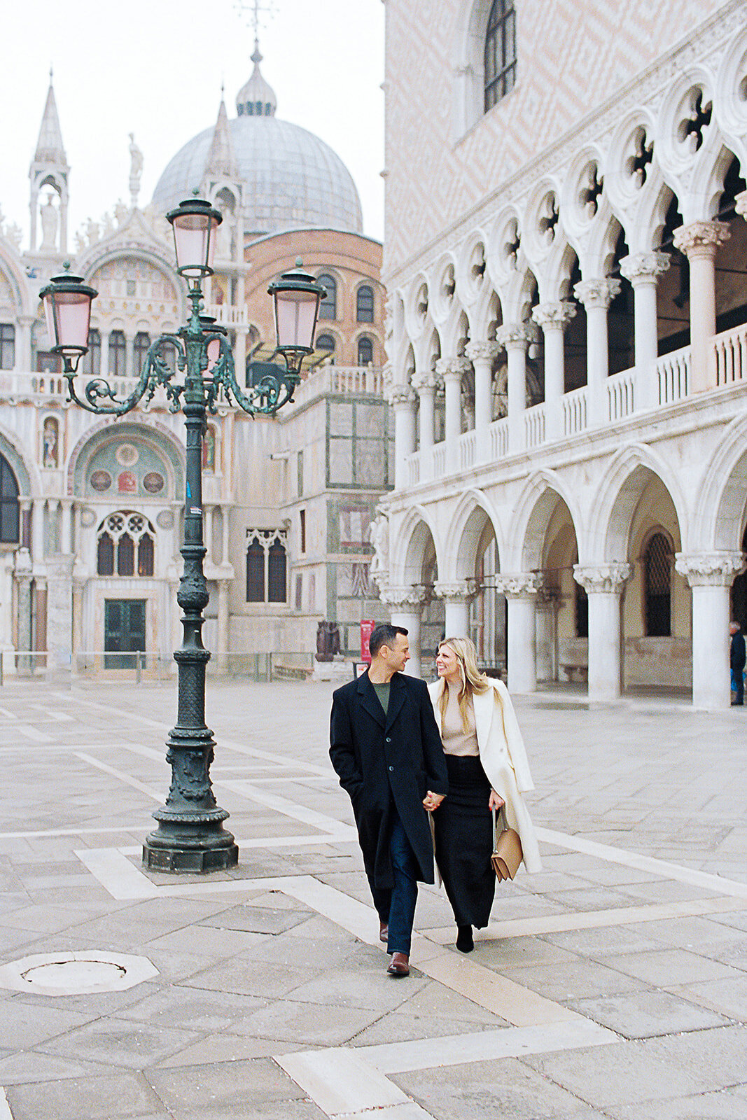 venice-italy-couple-photographer-fashion-editorial12