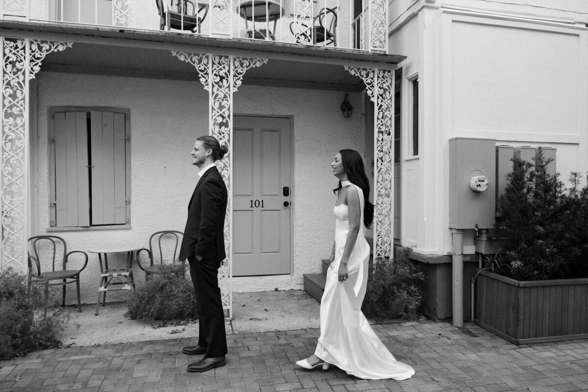 charleston-wedding-photographer-domentary-wedding-photographer-poogans-courtyard-wedding-the-nicholas-boutique-hotel-charleston1.jpg31