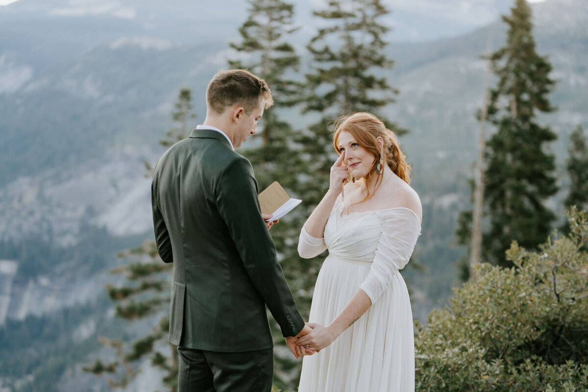 53_Yosemite_Elopement_Wedding_2400_ChristinaPerhacPhotography_DSC07677
