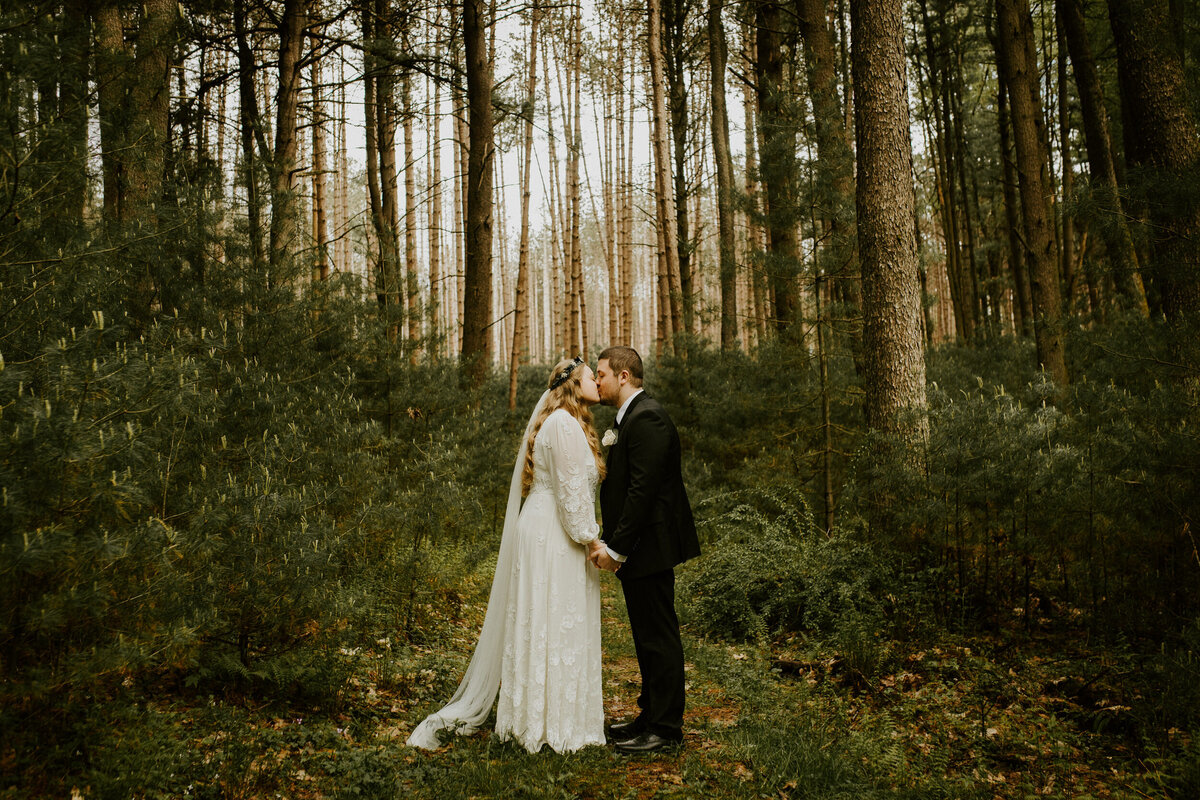 Cook forest wedding photographer samantha taylor photography