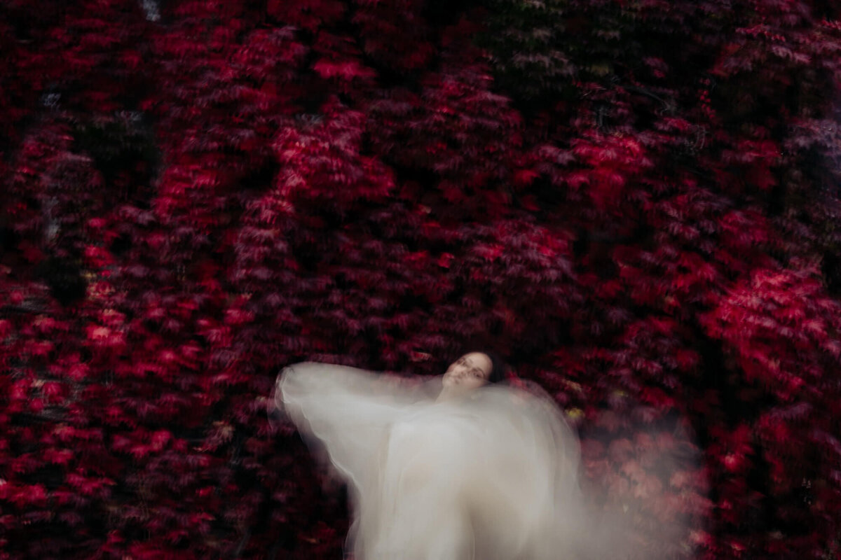 Autumn couple love shooting with underwater photographs in Forchheim, Germany_Photohrapher selene adores_60