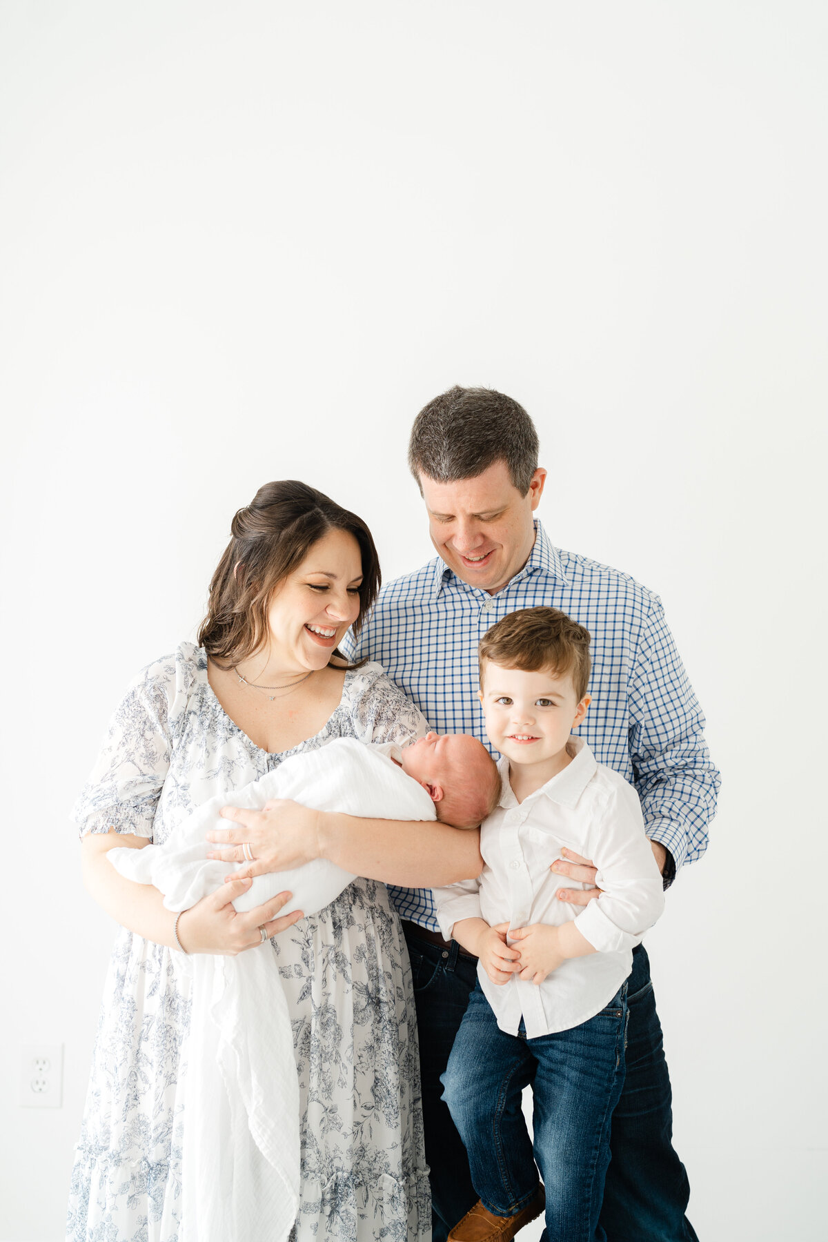 Lindsey Powell is a Newborn Photographer based in Marietta Georgia serving Atlanta and Beyond