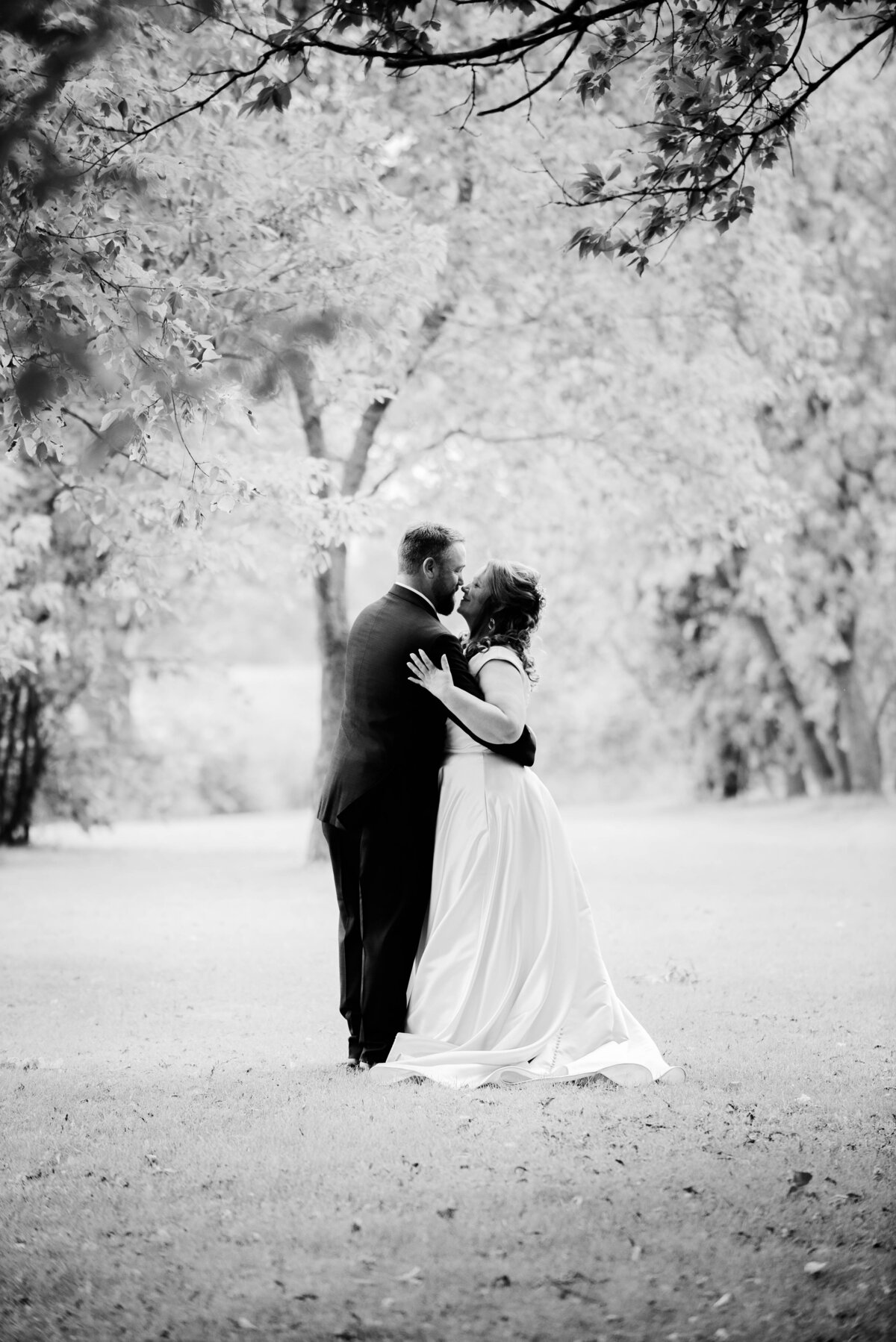 weddings in black and white