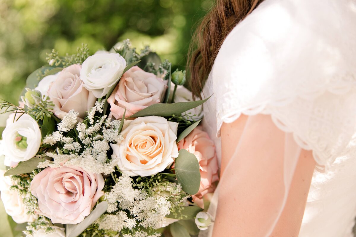 bride-holding-light-pink-wedding-bouquet