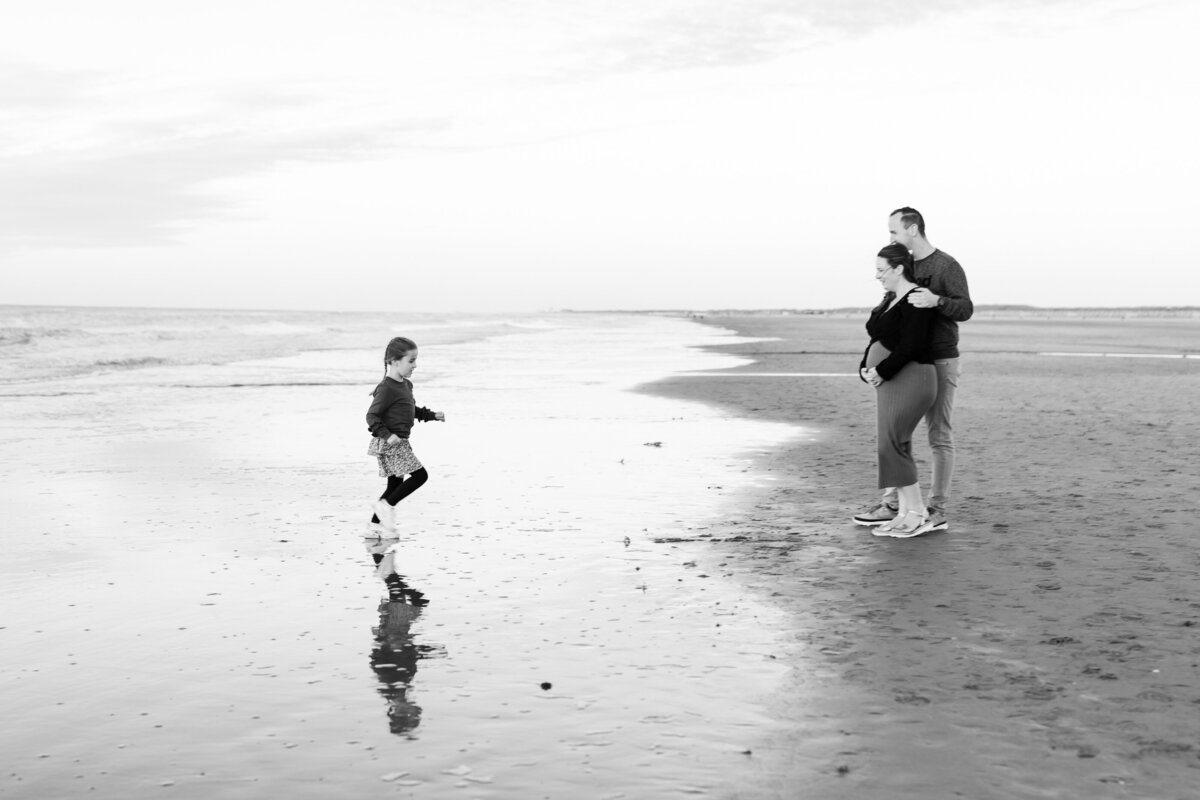 plezier aan strand gezinsfotografie
