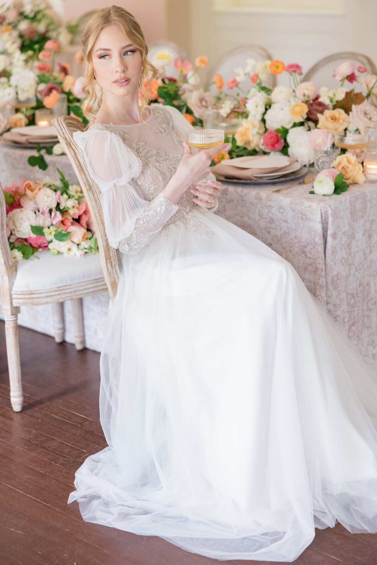 bride-keeler-tavern-table-romantic-wedding