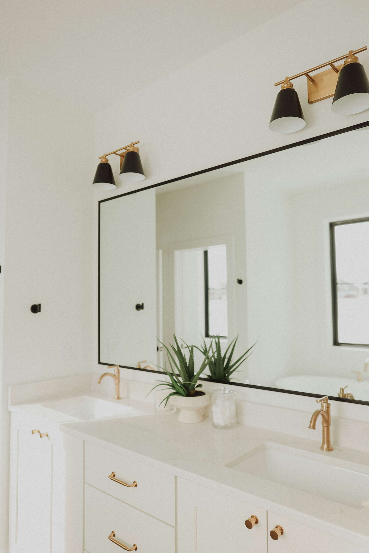 2802-Bathroom-Grimes-Central-Iowa-Custom-Home-JRL-Builders-3F1A0182