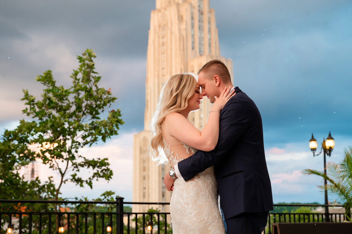university club wedding photos pittsburgh PITT cathedral of learning in the background