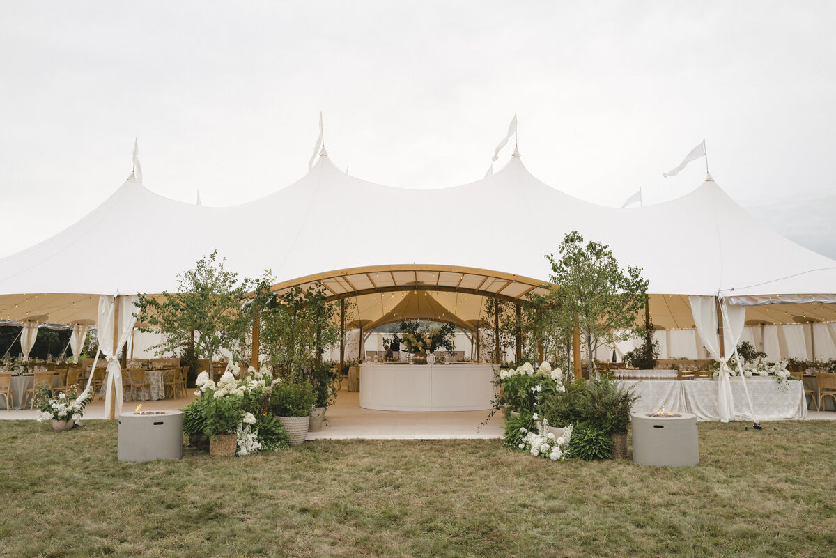Marthas-vineyard-wedding-planner-kg-events-design-luxury-destination-weddings-private-events-corporate-events-edgartown-ma-event-designer-outdoor-tented-wedding-reception-island-wedding-vogue-wedding-pohogonot-200