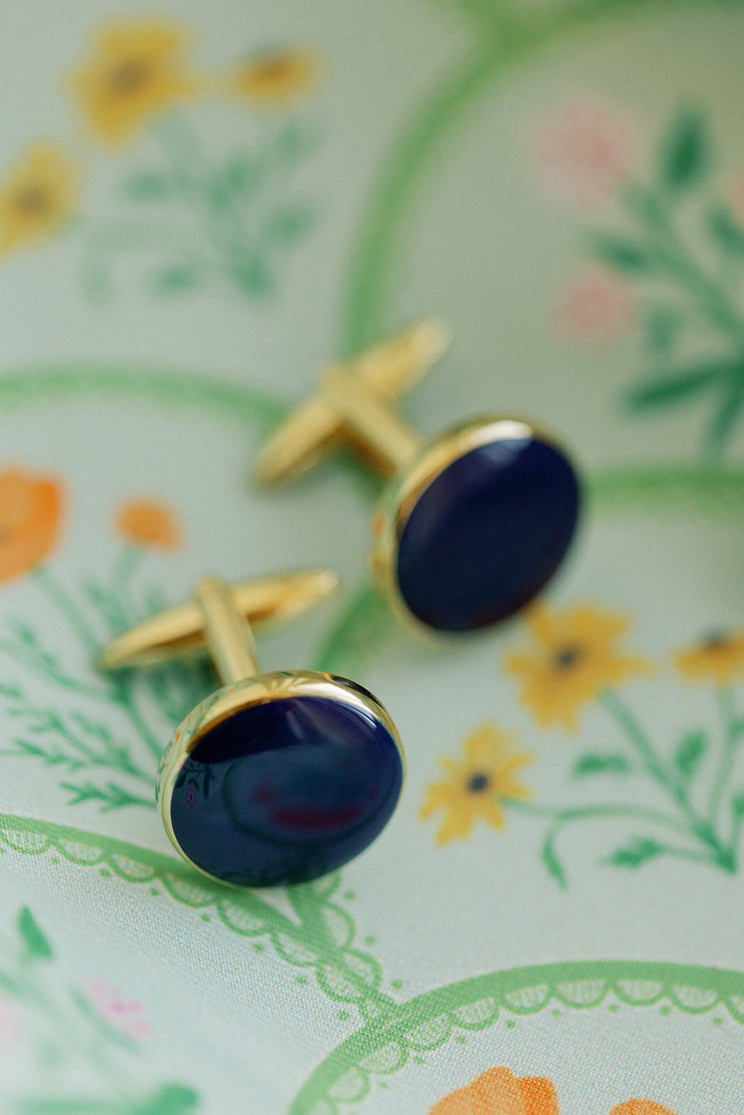 Pink Yellow Orange Summer Wedding Inspiration at Inns of Aurora - Verve Event Co. - Laura Rose Fine Art Weddings (6)