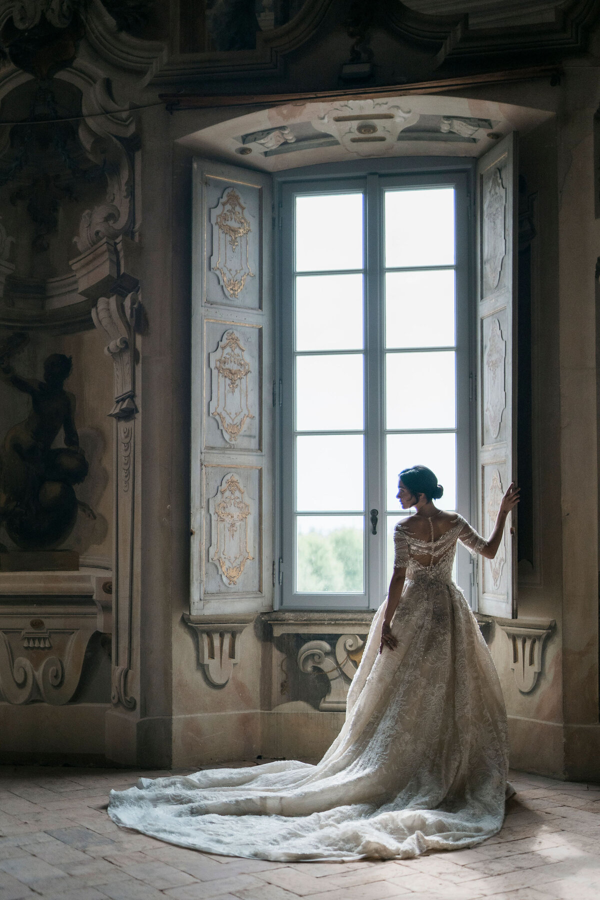 055-Villa-Arconati-Milan-Italy-Cinematic-Romance-Destination-Weddingl-Editorial-Luxury-Fine-Art-Lisa-Vigliotta-Photography