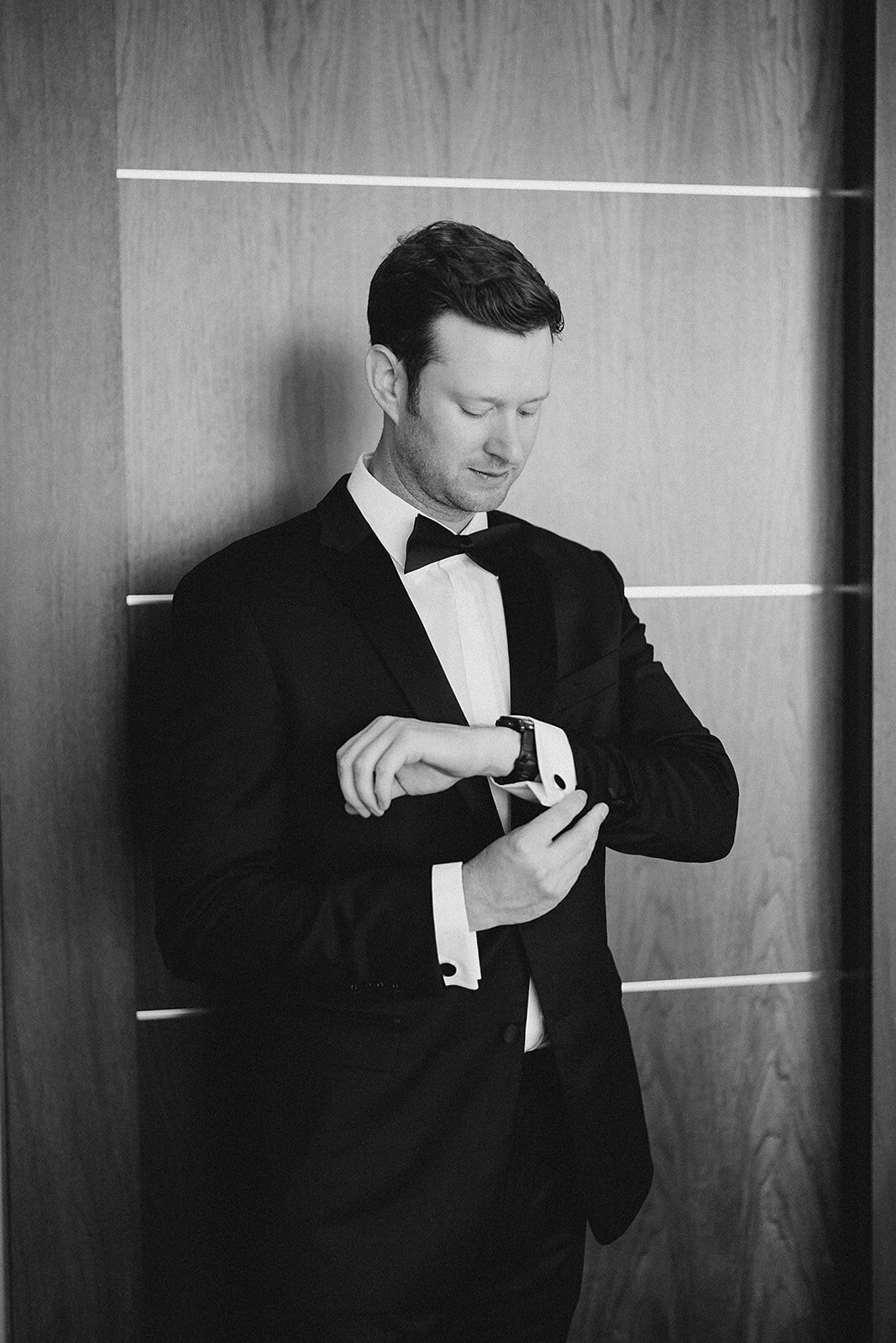 Getting-ready-modern-spring-wedding-at-aria-las-vegas (367 of 2547)