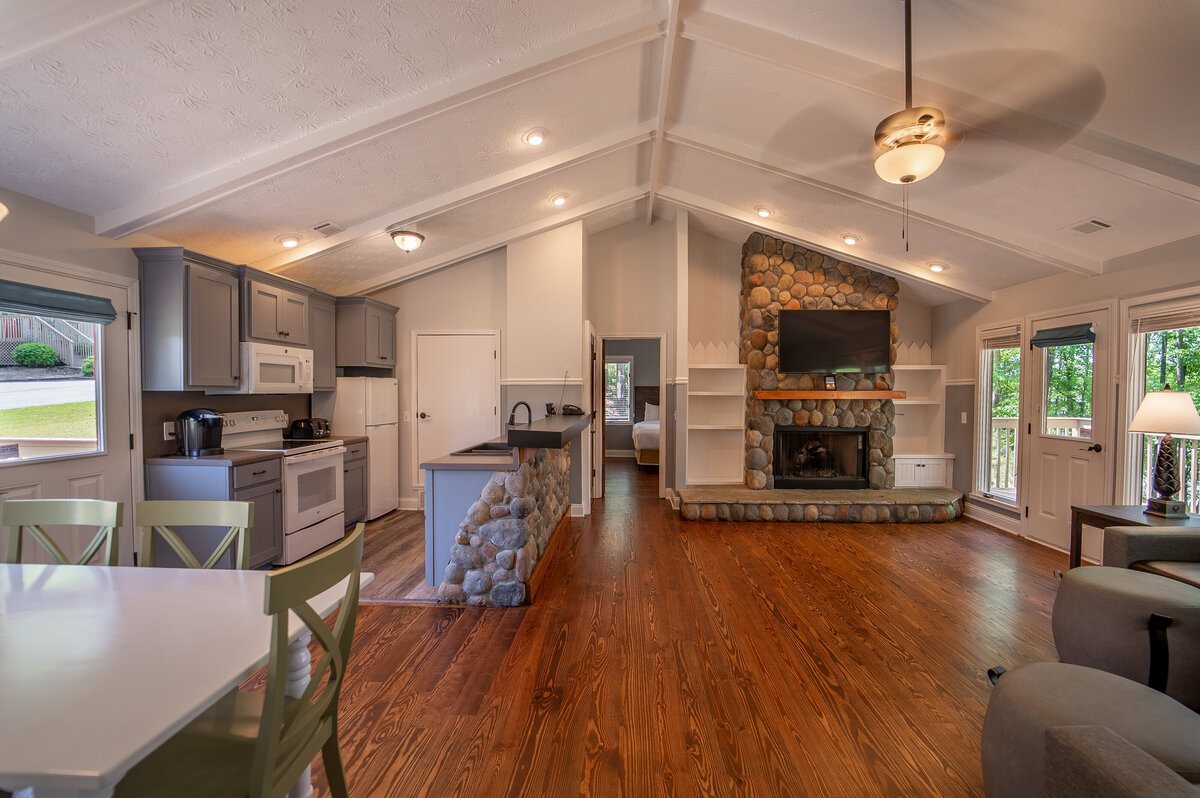 LakeHouse_Kitchen+LivingRoom