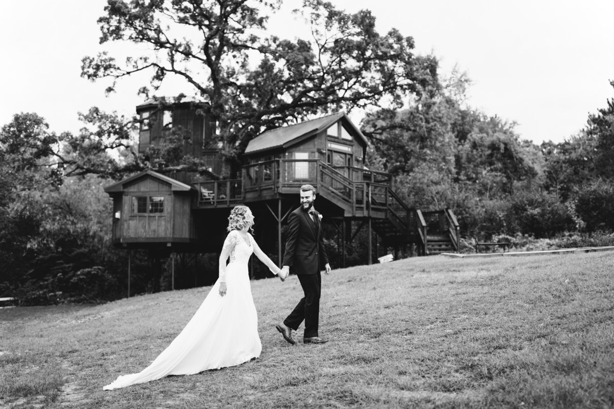 Hope-Glen-Farm-Cottage-Grove-Minnesota-September-Fall-Wedding-22