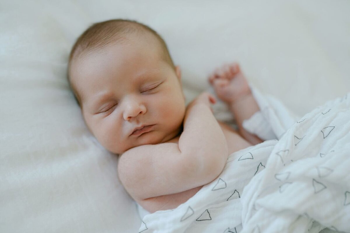 bella-luce-by-michelle-andrea-new-england-photographer-newborn-perry-family-15