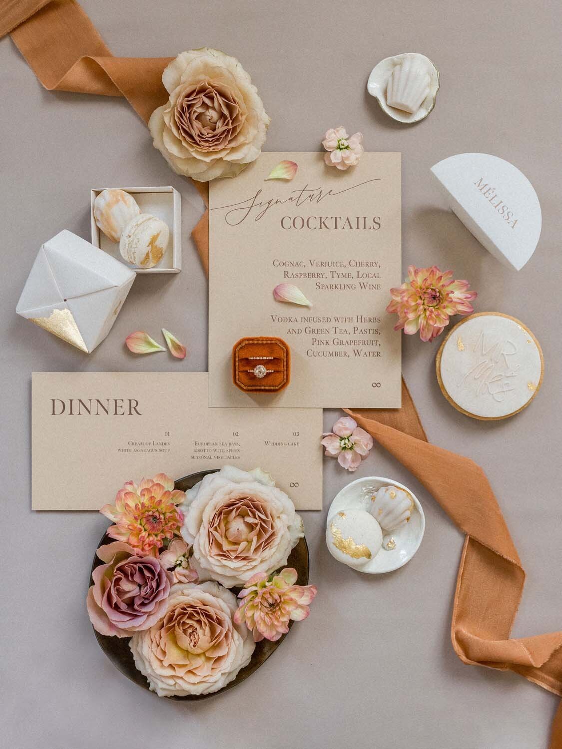Colorful couture wedding at luxury hotel chais Monnet in Cognac - Veronique Lorre artistic direction floral designer12