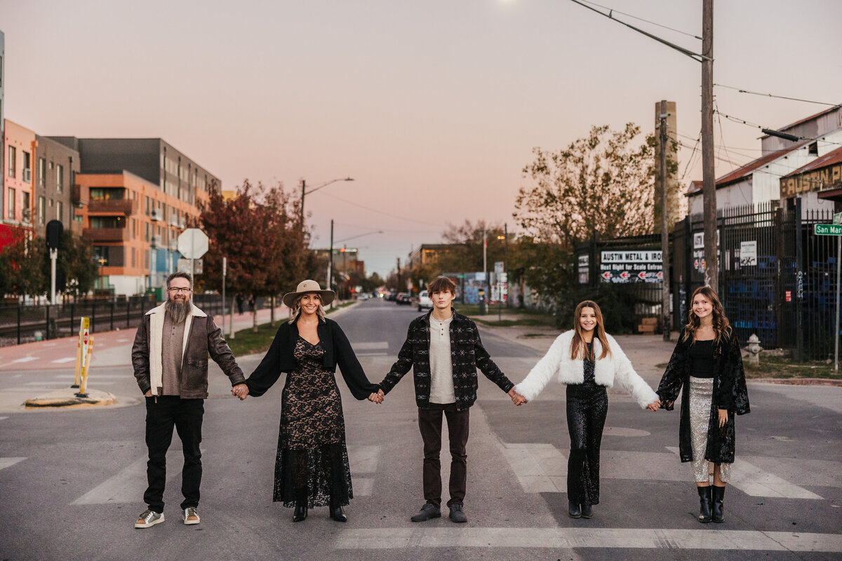 large-family-poses-in-austin-street
