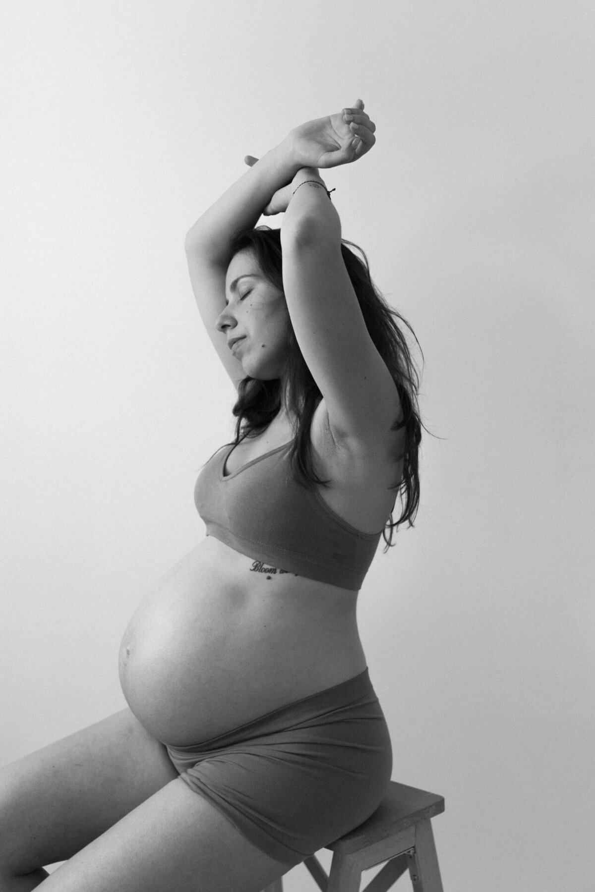 victoria-grossesse-studio-sensigraphie-photographe-grossesse-lyon-13-min