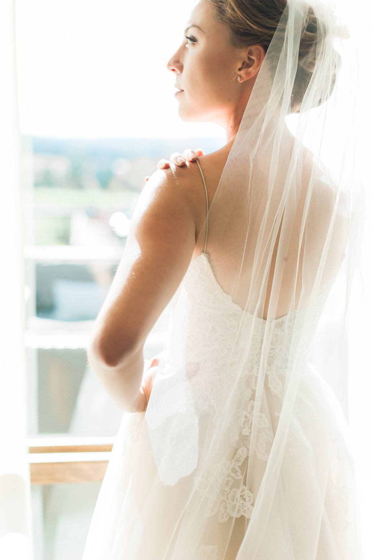 bridal portrait at ponzi winery in the bridal suite