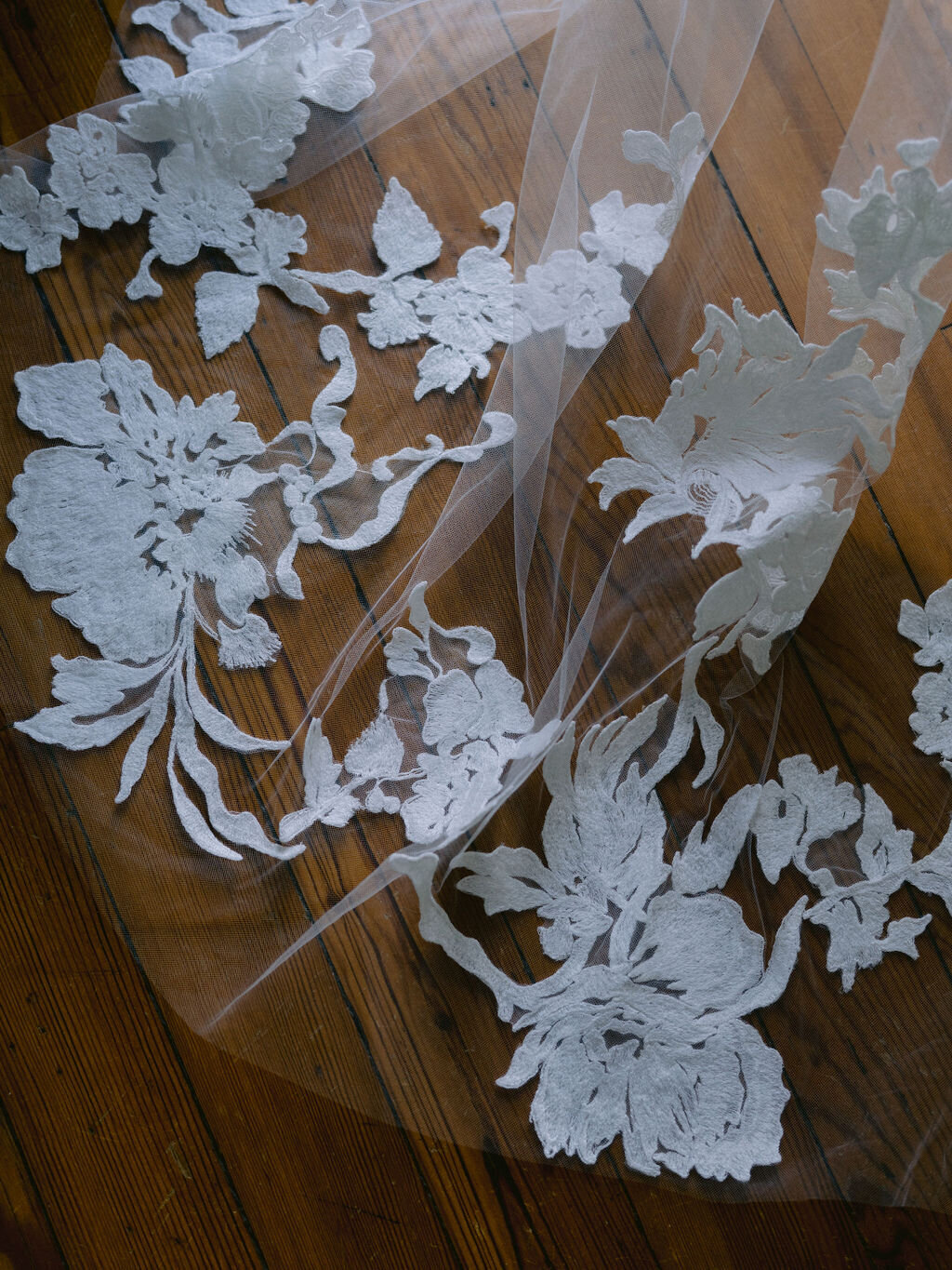 NikkiSanterre_EastCoastLuxuryWeddingPhotographer_CaitieHanrahan_KeswickHallWedding_Jac&Zach-107