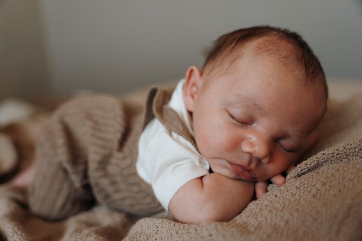 Newborn fotograaf limburg, Newborn fotograaf, Newborn fotograaf haelen, Newborn fotograaf roermond, Newborn fotograaf leudal, Newbornshoot haelen, Newborn shoot leudal, Newborn shoot roermond, Newborn fotografie in de buurt van haelen