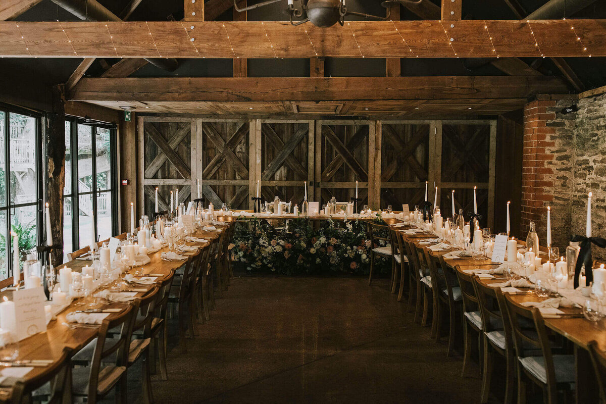 Issy-and-Bella-Floral-Design-Wedding-Florist-Herefordshire-Dewsall-Court-N-Z71