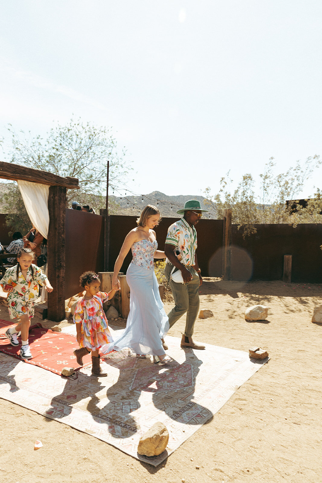 Faye-Fern-Creative-GoldenVibesPhoto-Sacred-Sands-Joshua-Tree-Wedding-Richie-James-Clara-Critchfield-Ceremony-44