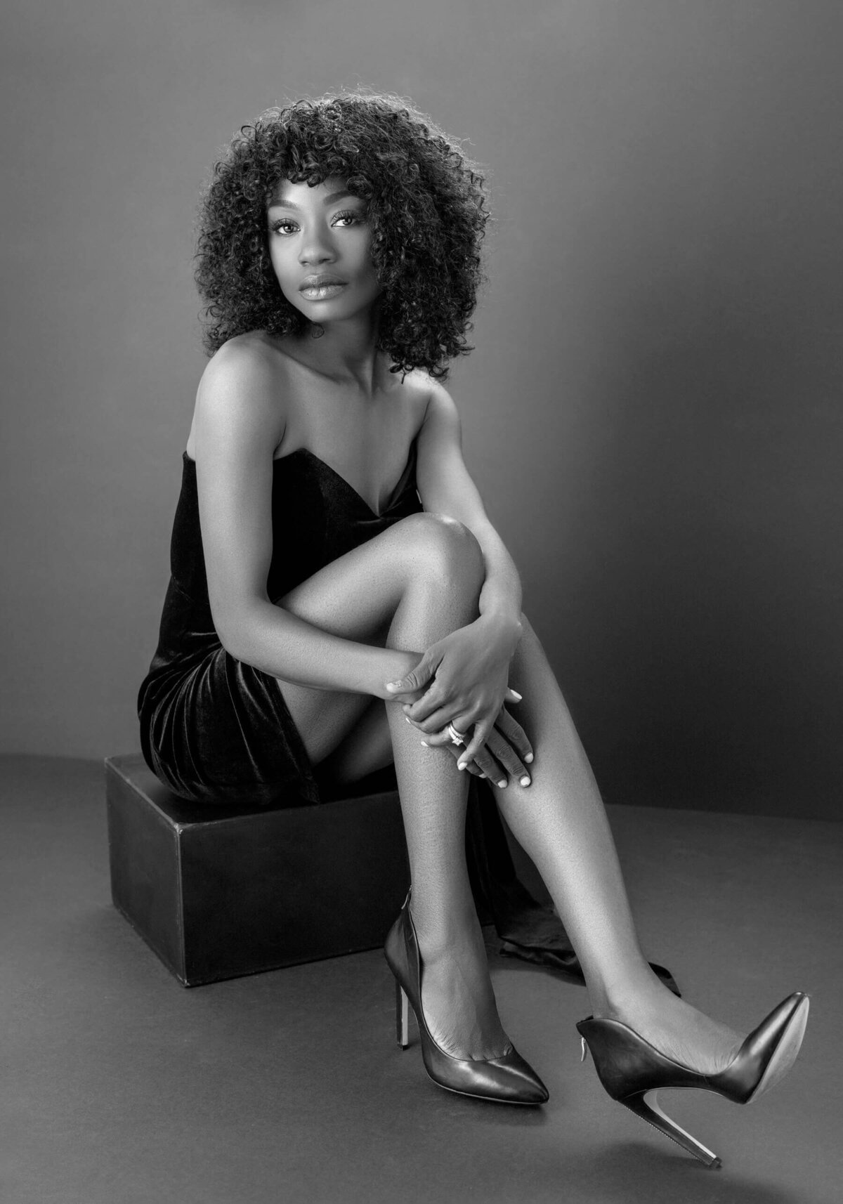 Powerful and Confident Portrait – A modern woman exuding strength in a studio setting.