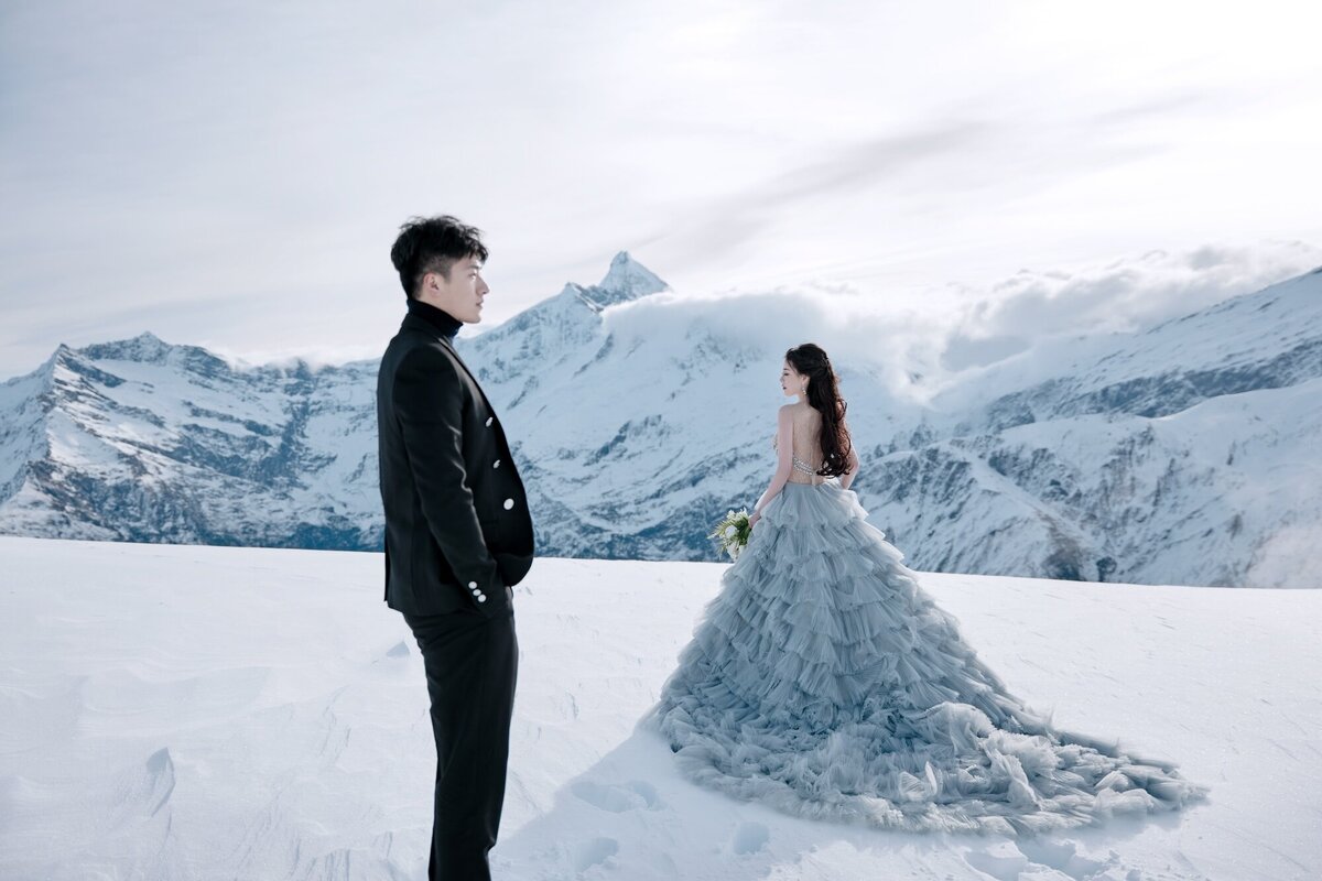 A beautiful couple photographed in the snow at Dragonfly Peak.