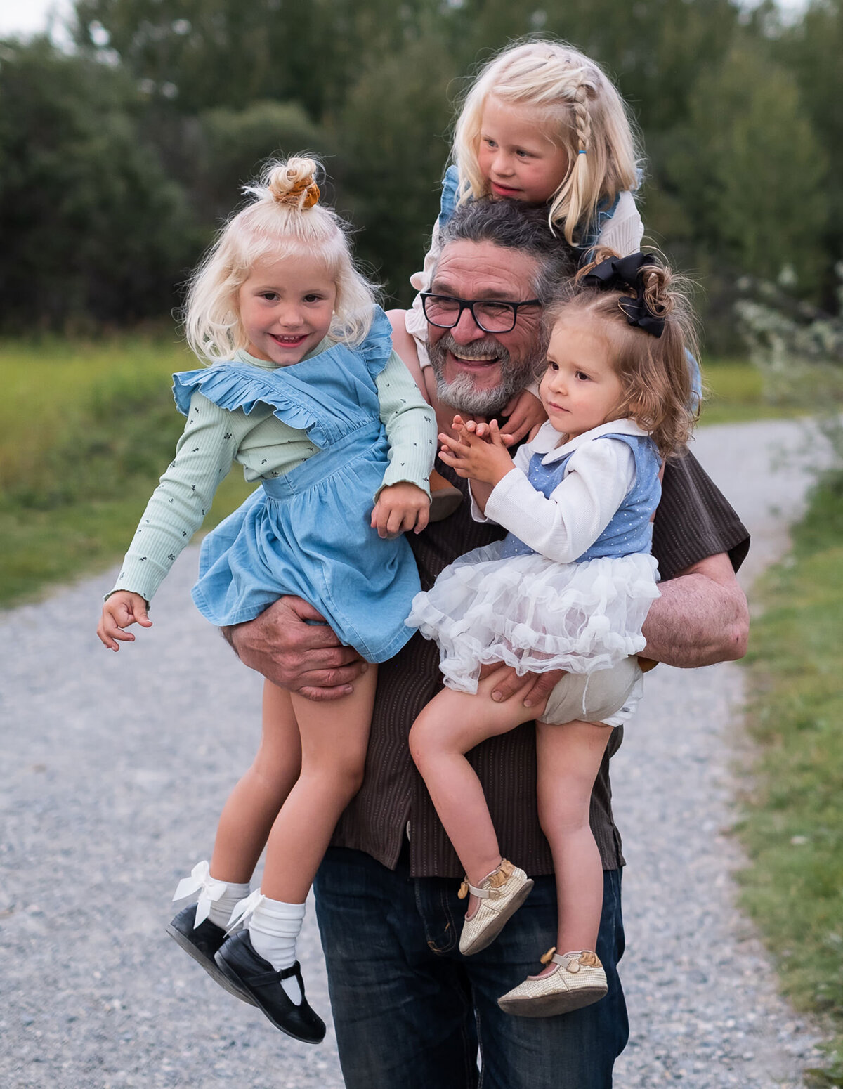 Family-photo-grandpa-and-little-girls