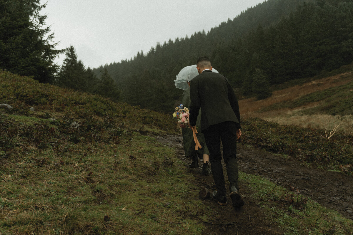 elopement oregon cliff - lizarrietaphotography-4
