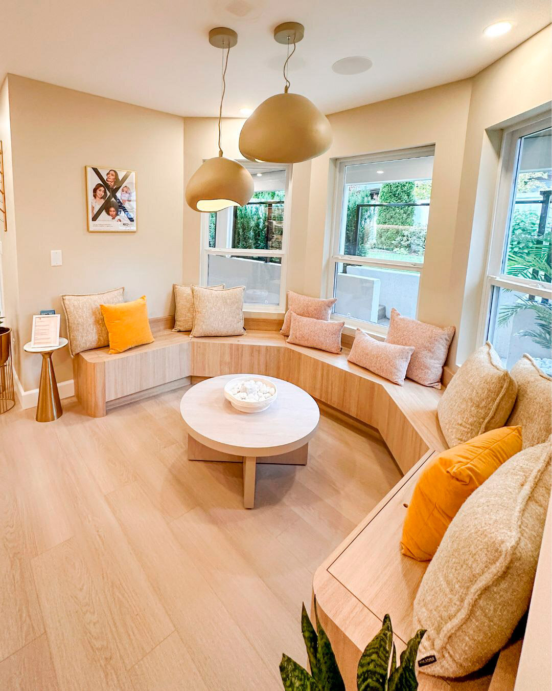 baer-brand-studio-the-face-clinic-interior-primary-logo-signature-package