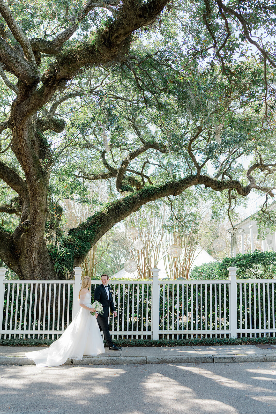 elevated_neutral_tones_governor_thomas_bennett_house_charleston_destination_wedding_photographer_wedding_Kailee_DiMeglio_Photography-288