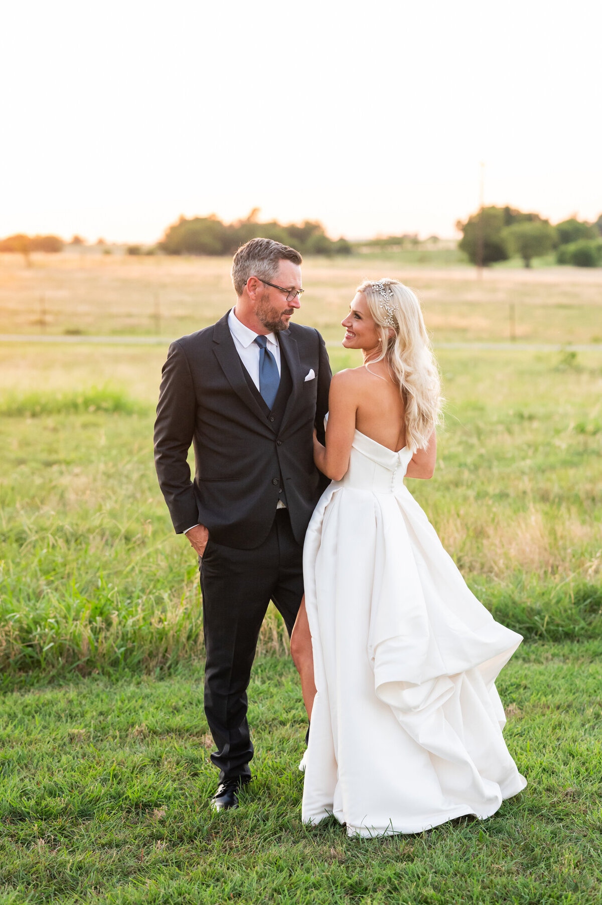 BarnatWolfRidgeFarmbrideandgroom