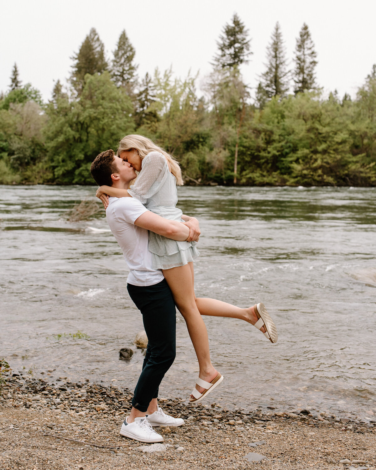 spokane_river_spring_engagement_session_05