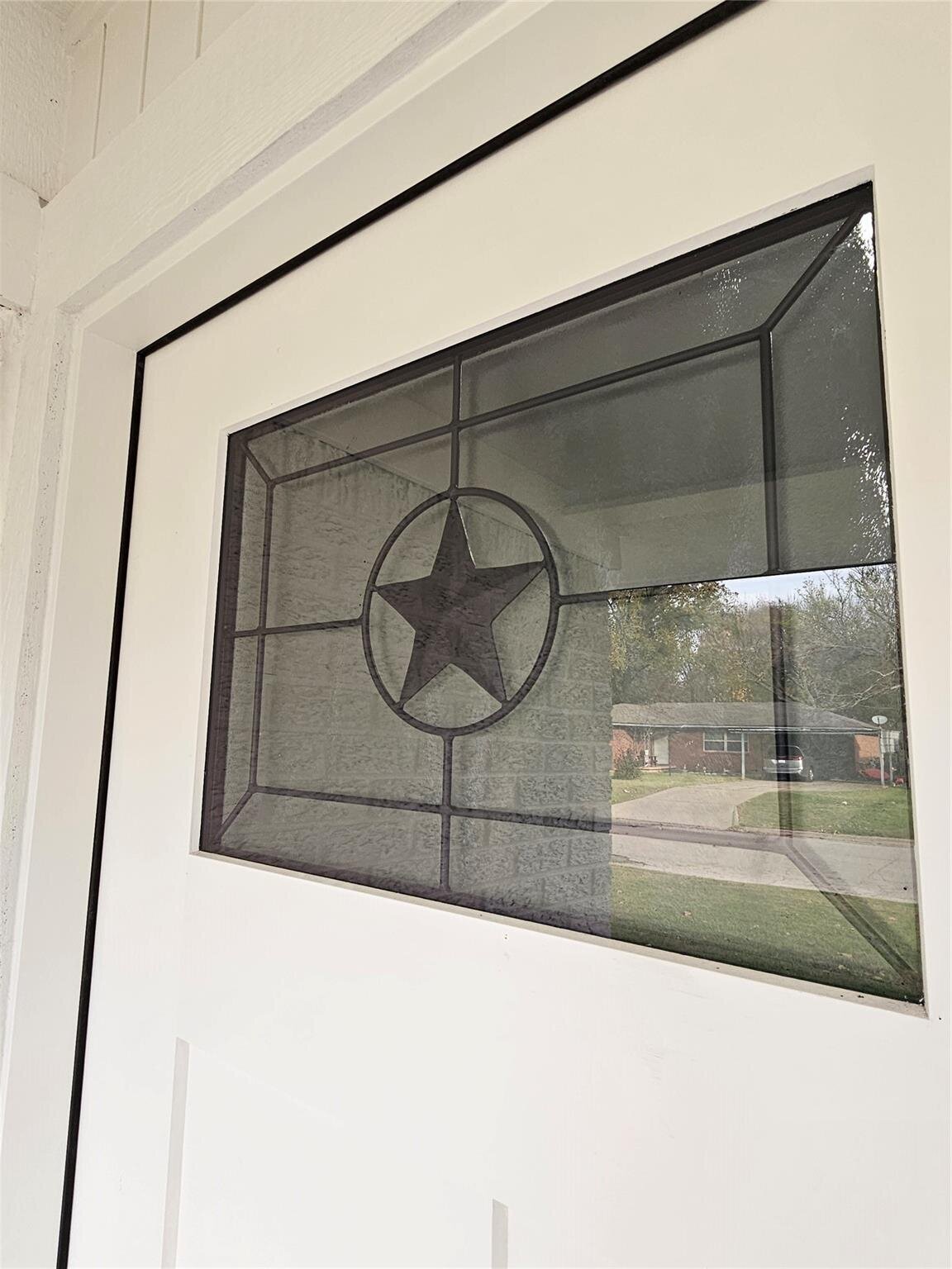 2 bed 1 bath home for sale in Gainesville, Texas - front door