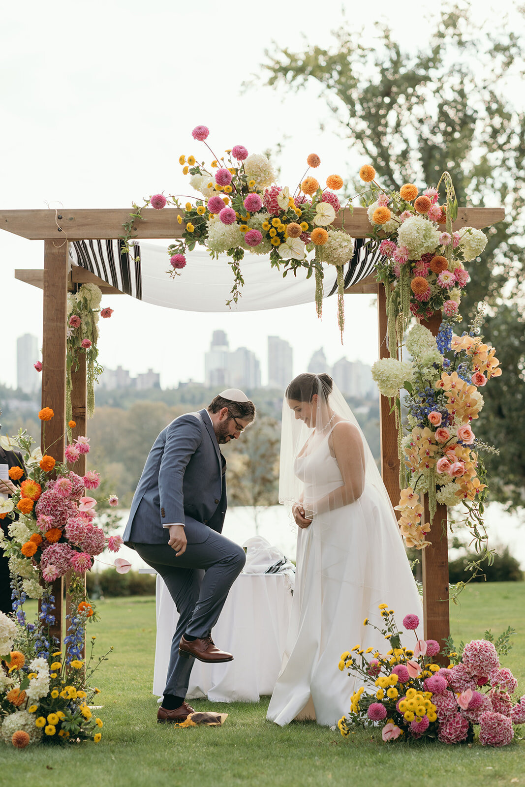 huupah-candid-ceremony-hart-house-vancouver-thegodards