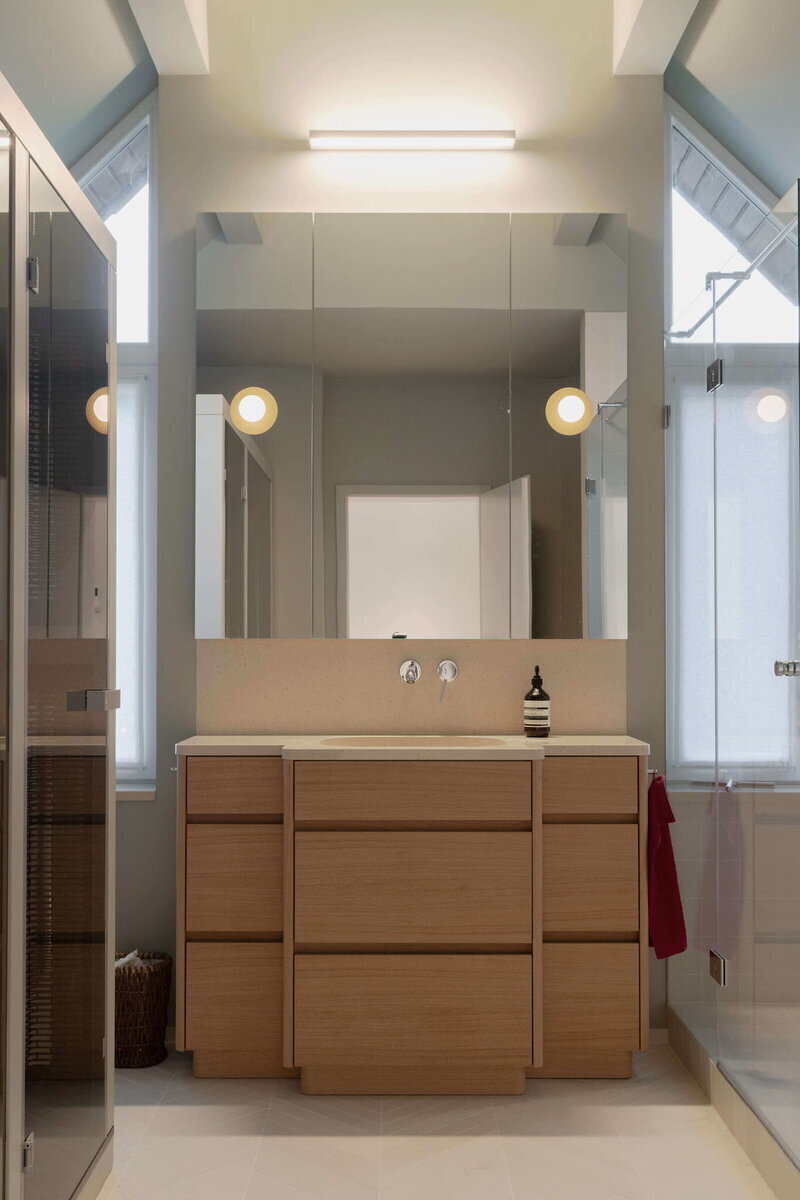 badezimmer-adam-innenausbau-waschtischunterschrank-holz