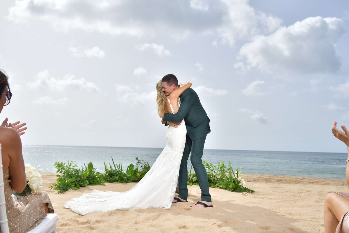 beach-destination-wedding-couple