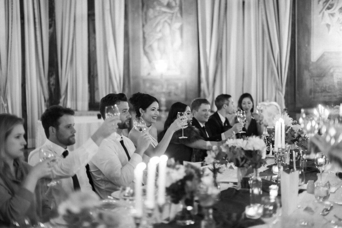 Flora_And_Grace_Editorial_Venice_Analog_Editorial_Wedding_Photographer (1 von 1)-120