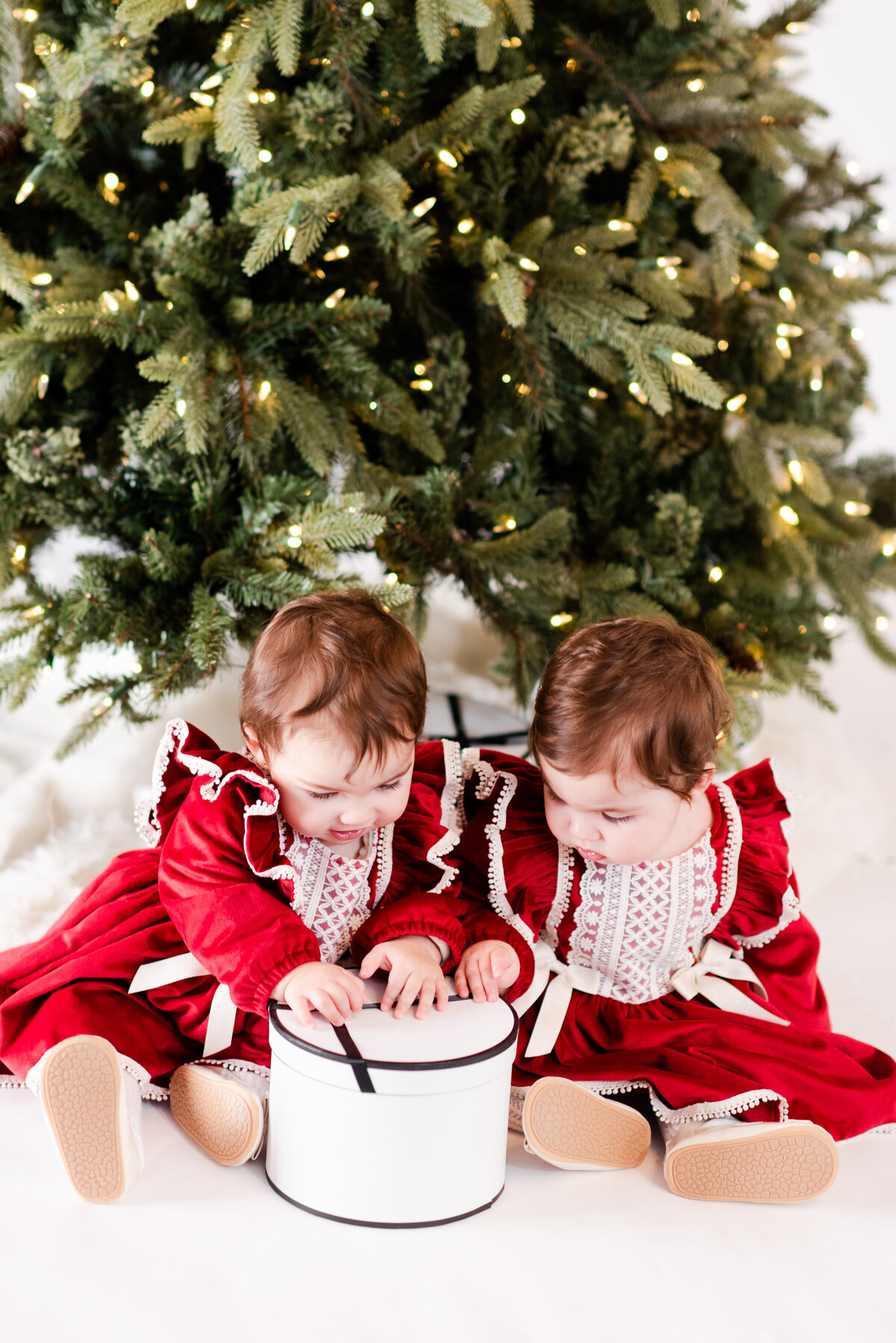 Gallery-2022_11-05 Christmas Minis with Santa Lauren Family M Suarez Photography 39MSuarezPhotography