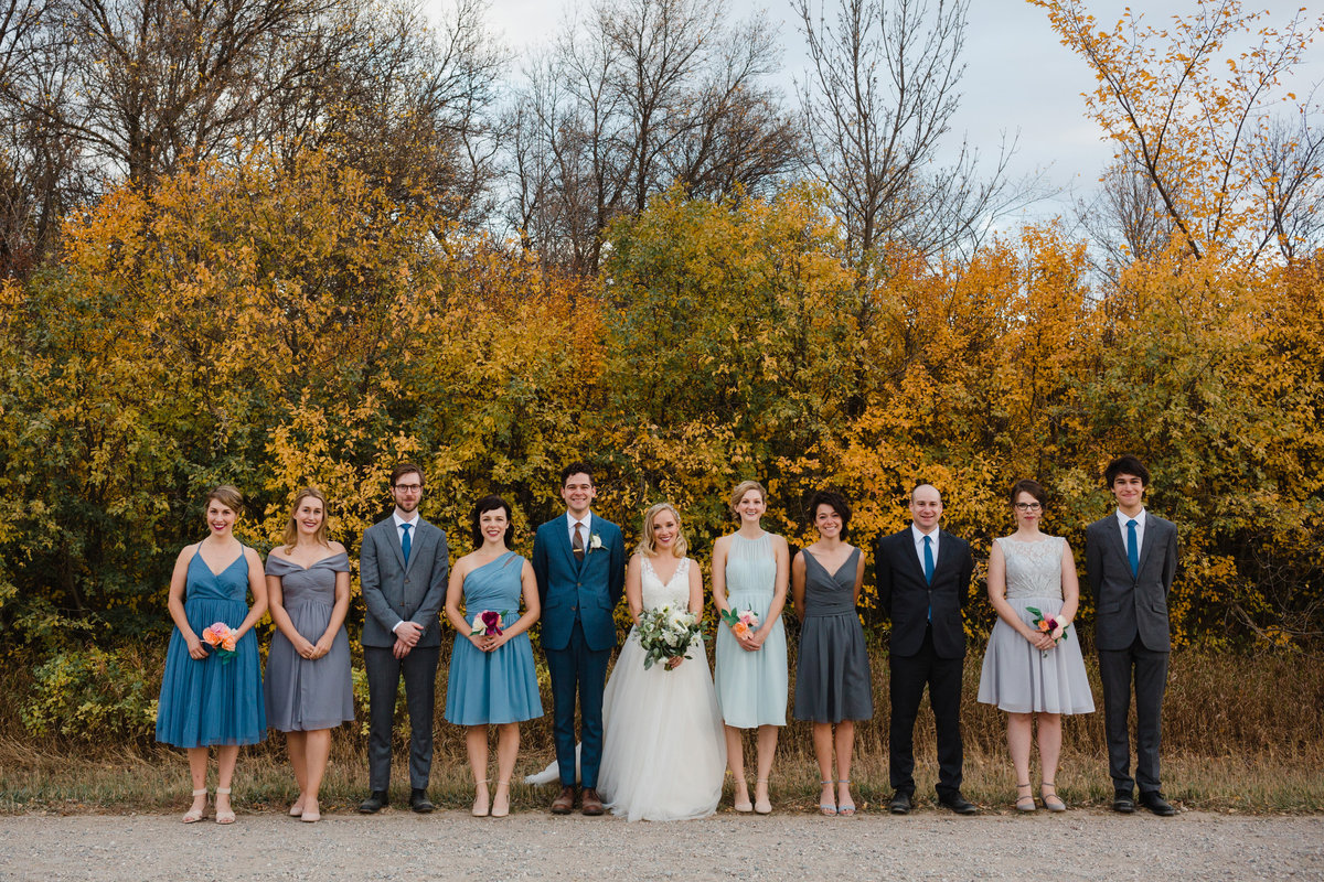 Bridal party poses for a group photo in the fall