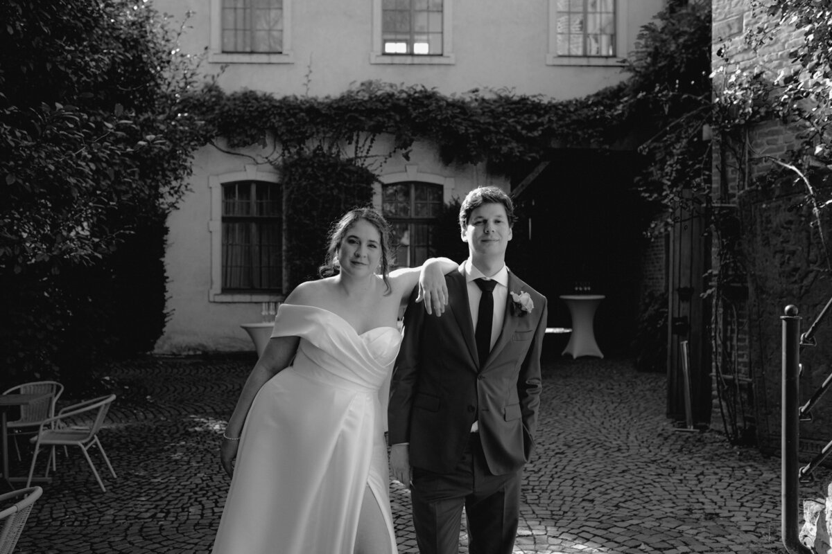 Cooles Hochzeitspaar an der Burg Bubenheim
