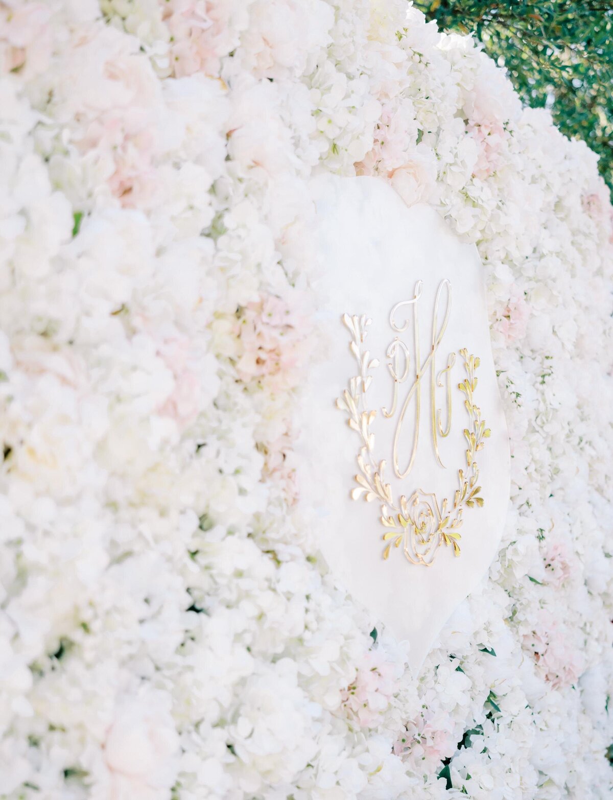 acrylic-luxury-wedding-monogram