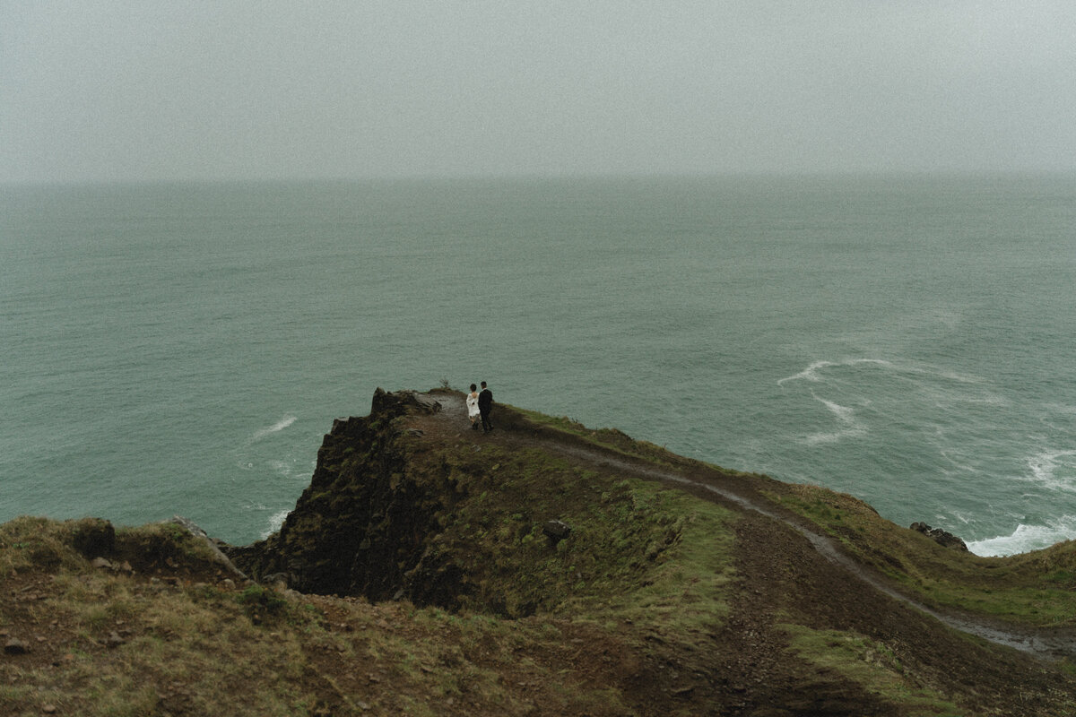 elopement oregon cliff - lizarrietaphotography-57