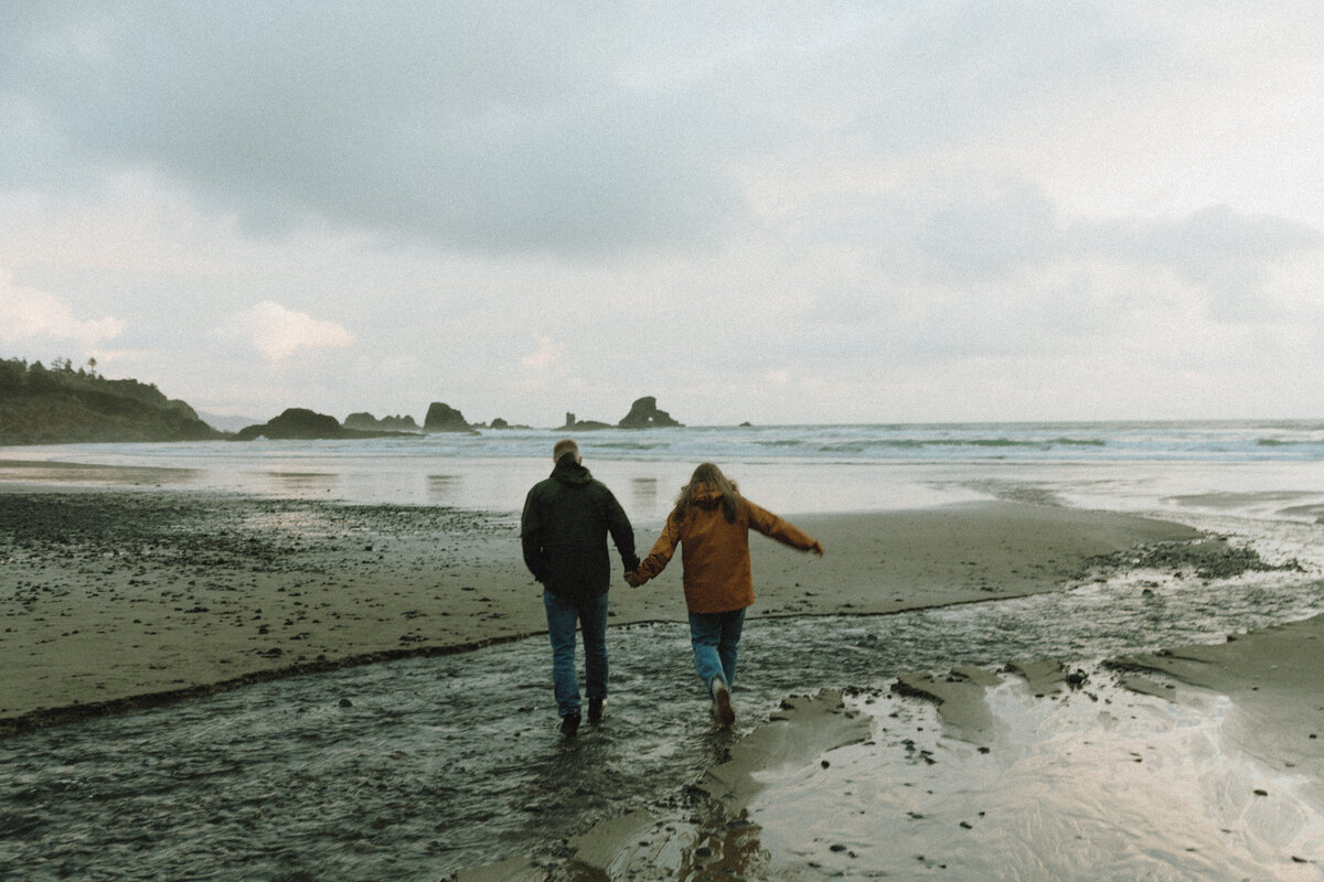 Oregon Coast Couples - lizarrietaphotography-59
