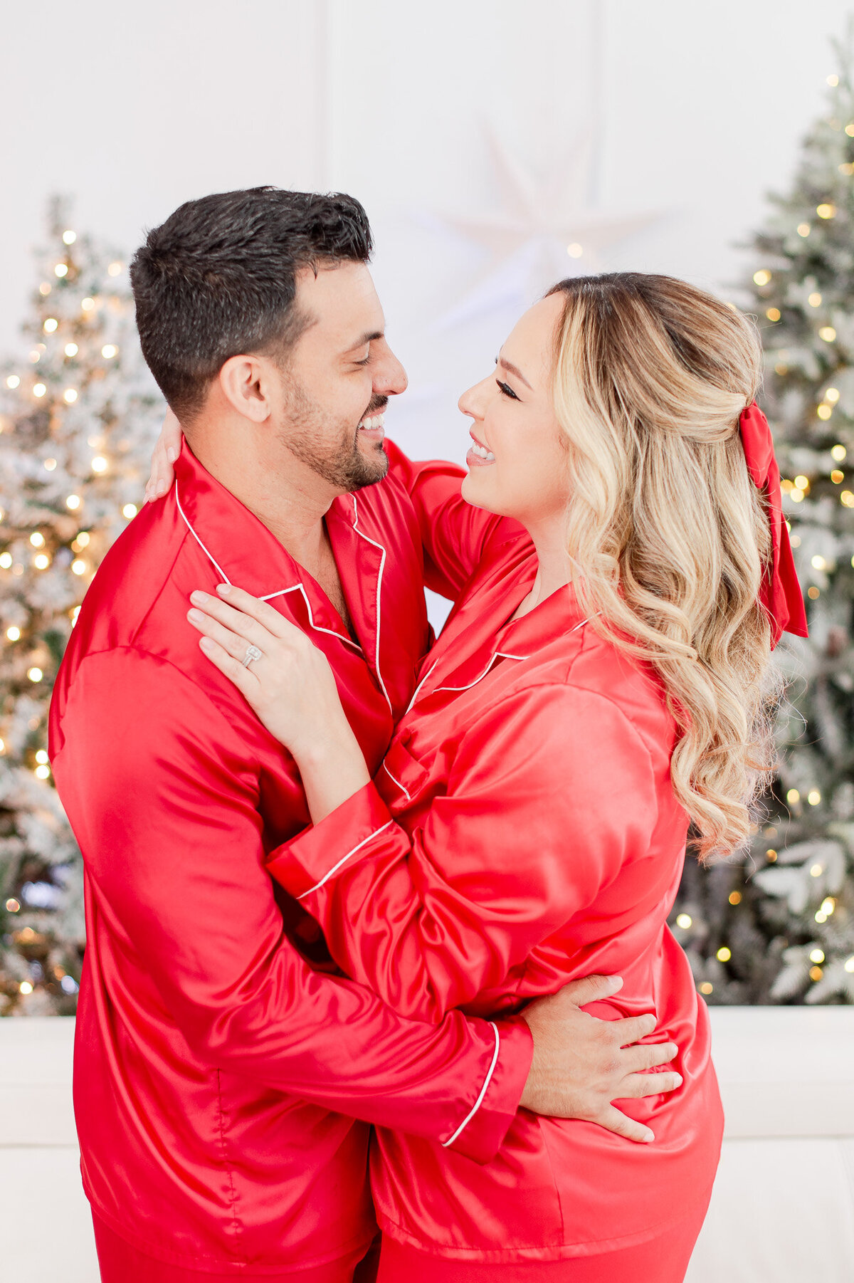 husband and wife christmas photoshoot